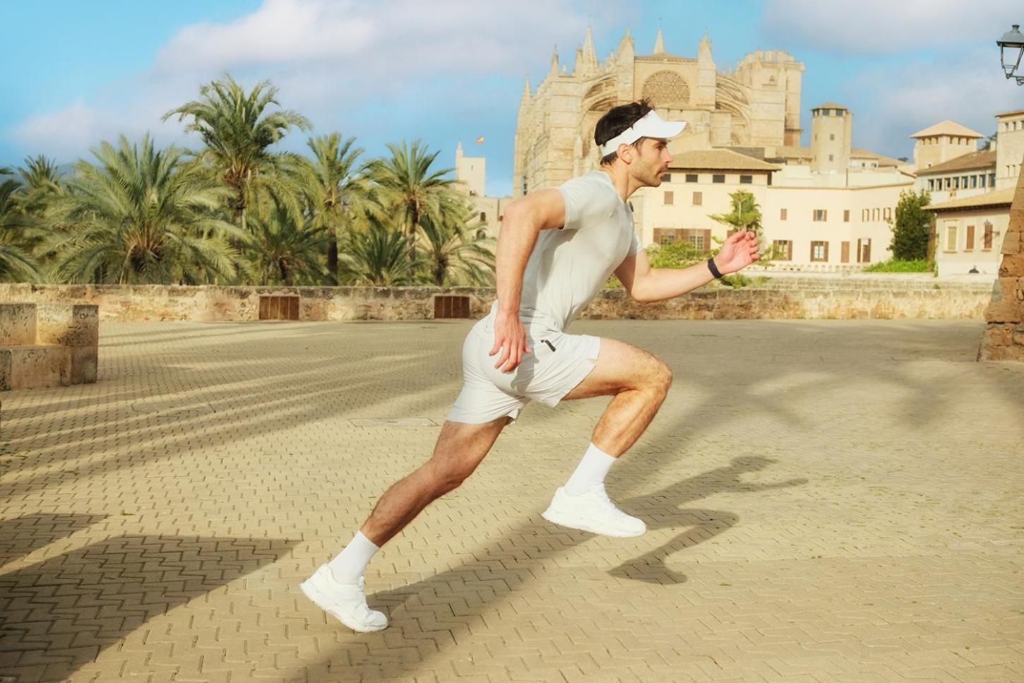 El Llorenc Parc De La Mar - Adults Only Palma de Mallorca Bagian luar foto A man running