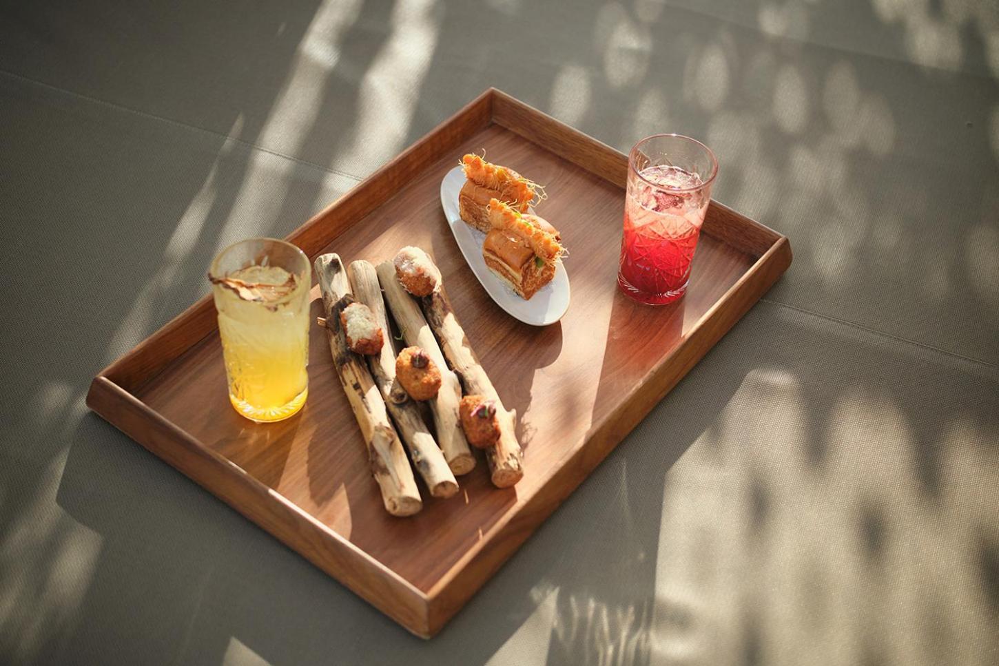 El Llorenc Parc De La Mar - Adults Only Palma de Mallorca Bagian luar foto A wooden tray