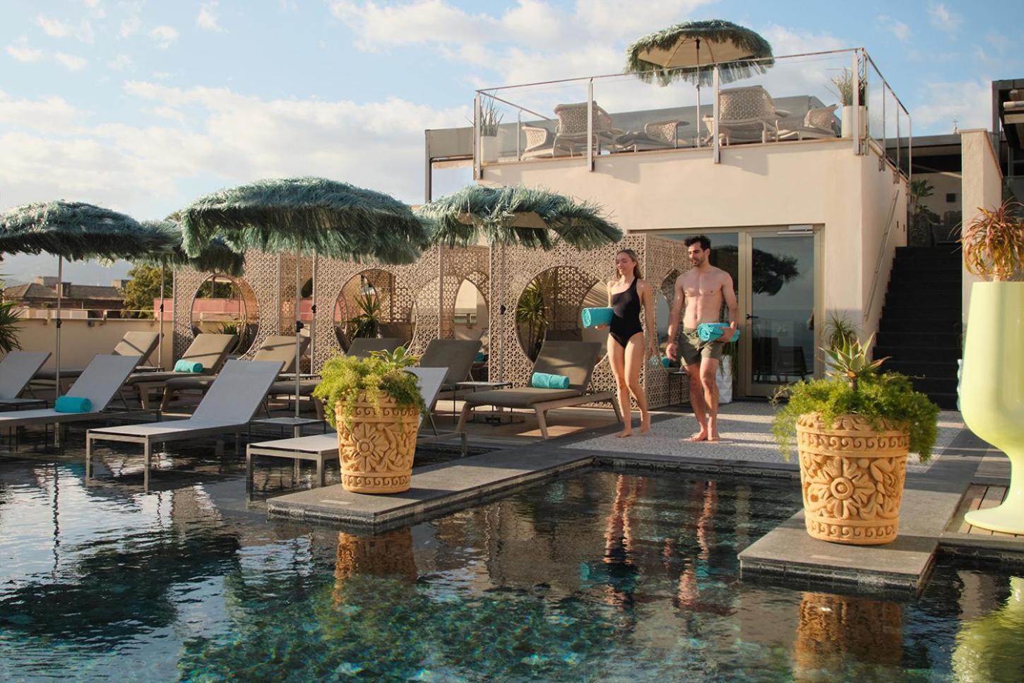 El Llorenc Parc De La Mar - Adults Only Palma de Mallorca Bagian luar foto The rooftop pool at the hotel