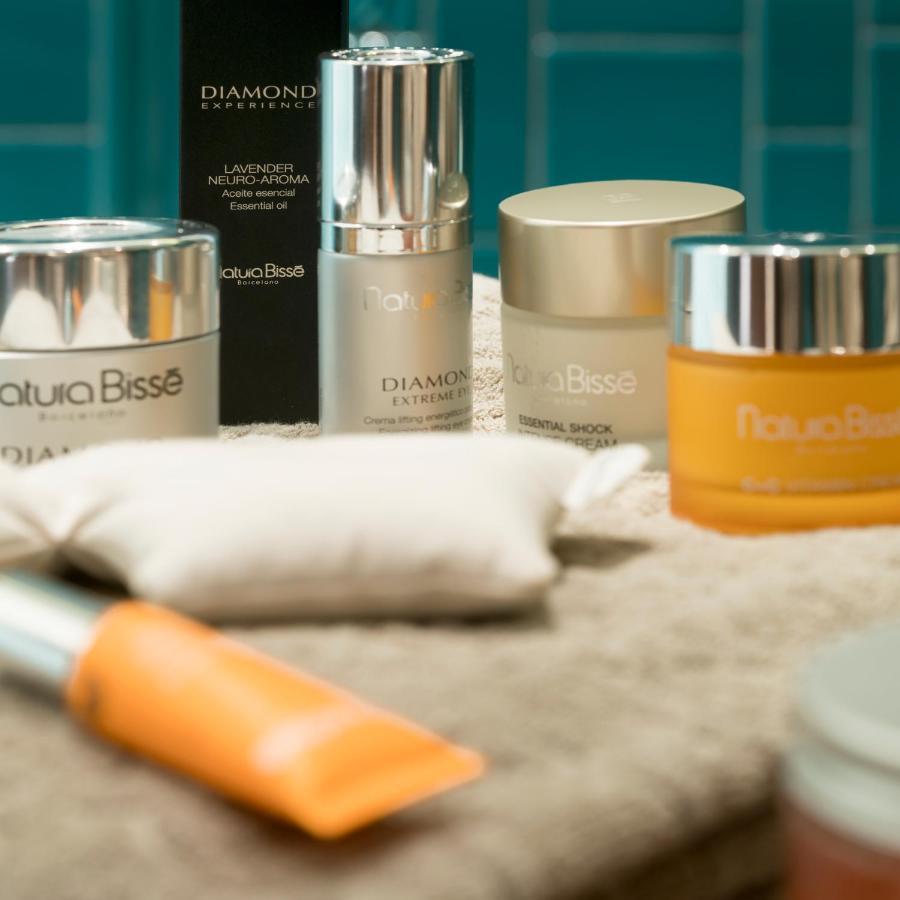 El Llorenc Parc De La Mar - Adults Only Palma de Mallorca Bagian luar foto Skincare products