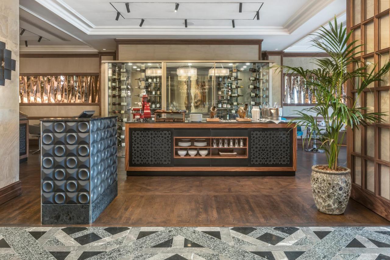 El Llorenc Parc De La Mar - Adults Only Palma de Mallorca Bagian luar foto The kitchen at the restaurant