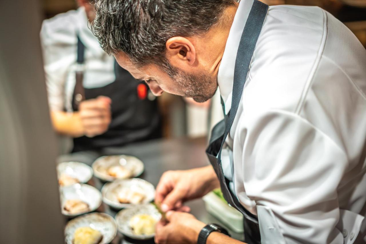 El Llorenc Parc De La Mar - Adults Only Palma de Mallorca Bagian luar foto Chef preparing food